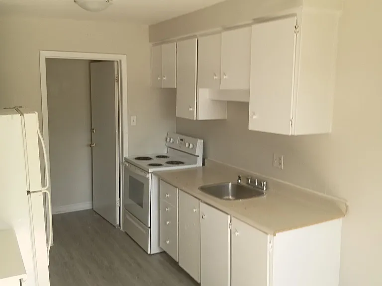1128 Upper Wellington St #12 — Photo 2