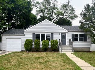 427 York Pl, West Babylon, NY 11704
