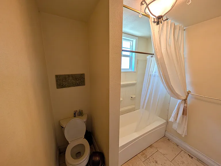 1330 N Arthur Ave — Photo 17
