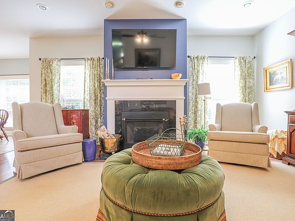 2nd image of 170 Arbor Way
