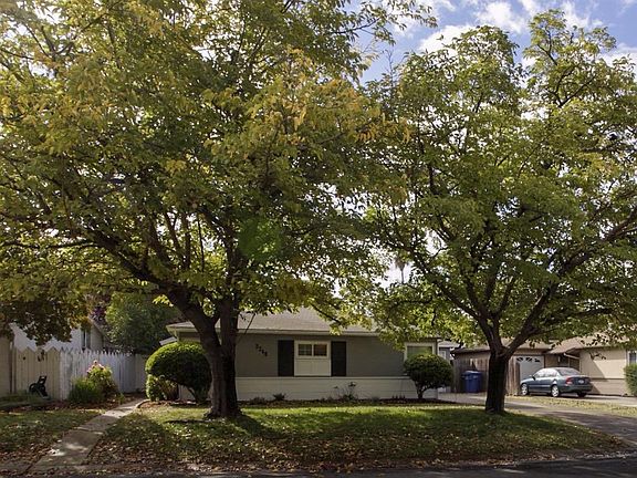 3rd image of 3348 Ardenridge Dr