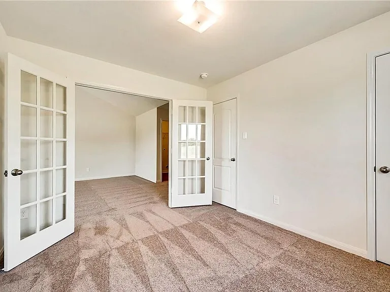 1810 Clegg St — Photo 8