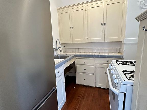 2nd image of 2319 Grant St APT 5