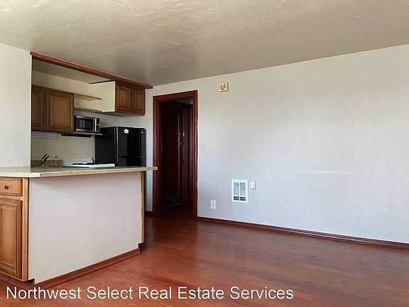 3rd image of 237 7th Ave W #7627117