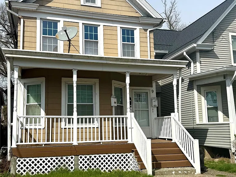 9 Arlington Pl — Photo 1