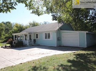 7909 Pleasant Valley Rd, Pleasant Valley, MO 64068