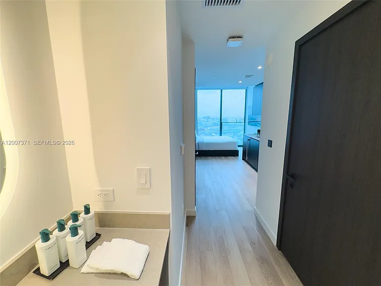 20 NE 11th St #3012B — Photo 4