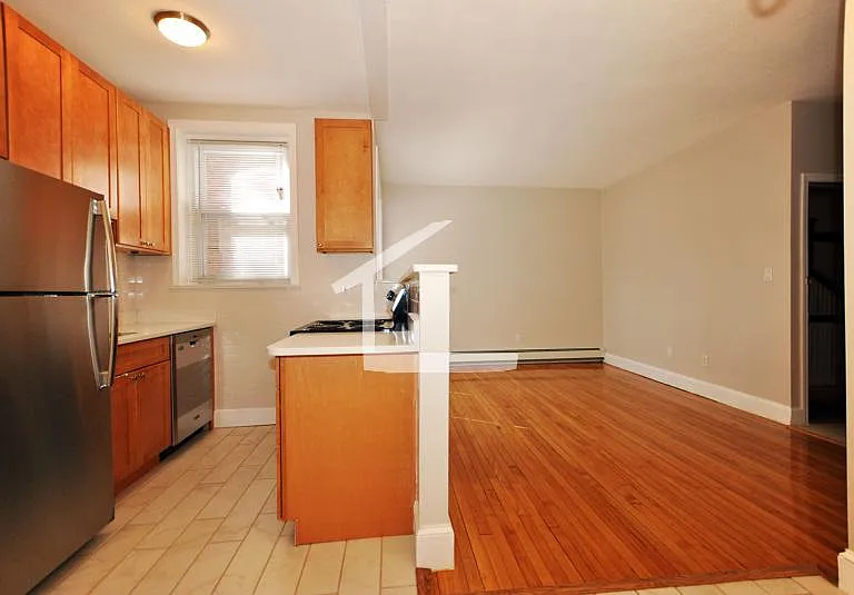 168 Winthrop Rd #4 — Photo 4