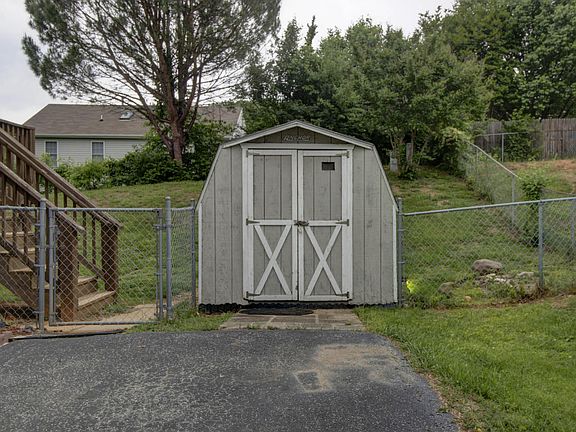 3rd image of 4740 Jacklin Dr NE