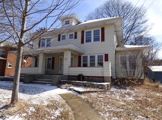 11 S McHenry Ave, Crystal Lake, IL 60014