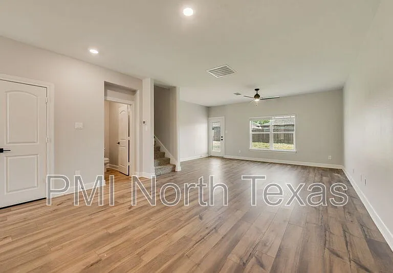 804 Calhoun Dr — Photo 4
