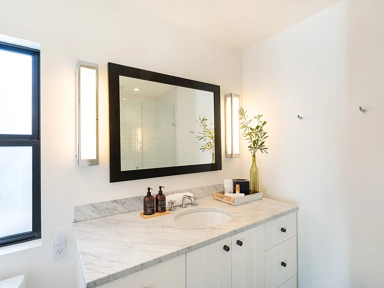 1811 Hillview Pl — Photo 35