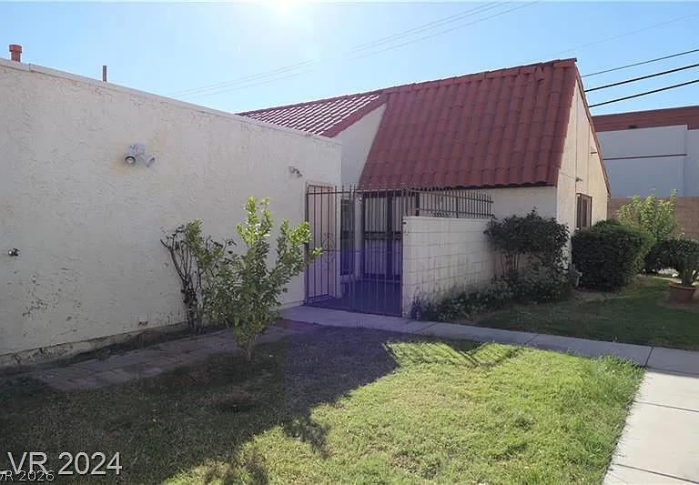 3335 Racquet St — Photo 1