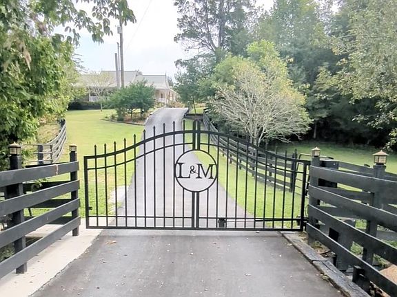 2nd image of 809 Sylvia Ln