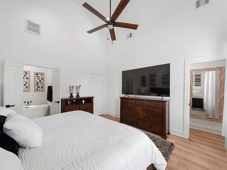1503 Evelyn St — Photo 15