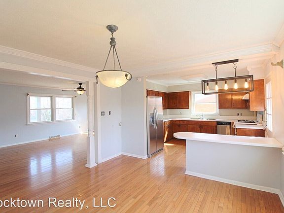 2nd image of 425 Eastover Dr