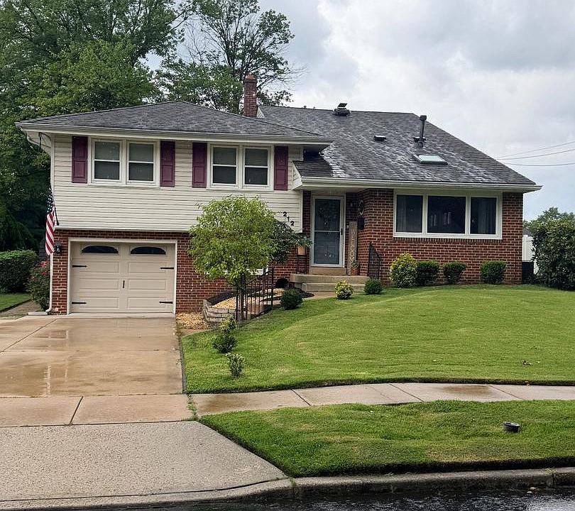 1st image of 212 Sheffield Rd