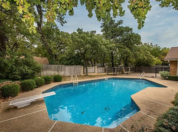 2nd image of 4605 Weyhill Dr