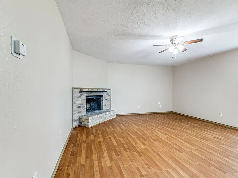 7117 Edinburg Dr — Photo 5