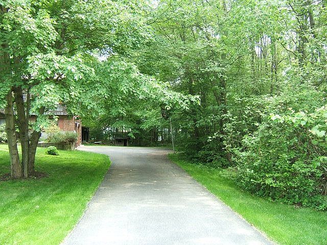 2nd image of 52 Greenway Ter N