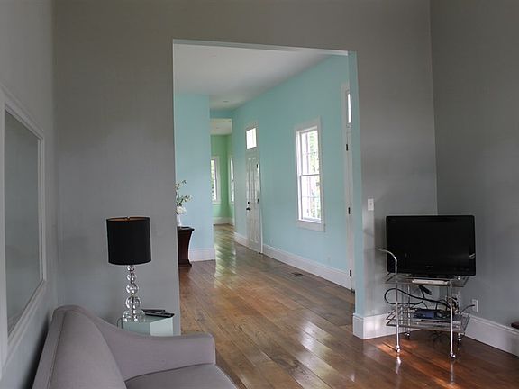 4th image of 517 Dufossat St