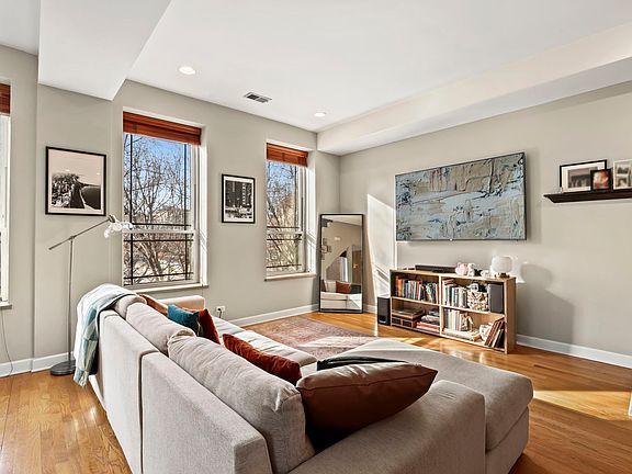 4th image of 1215 N Greenview Ave #2W