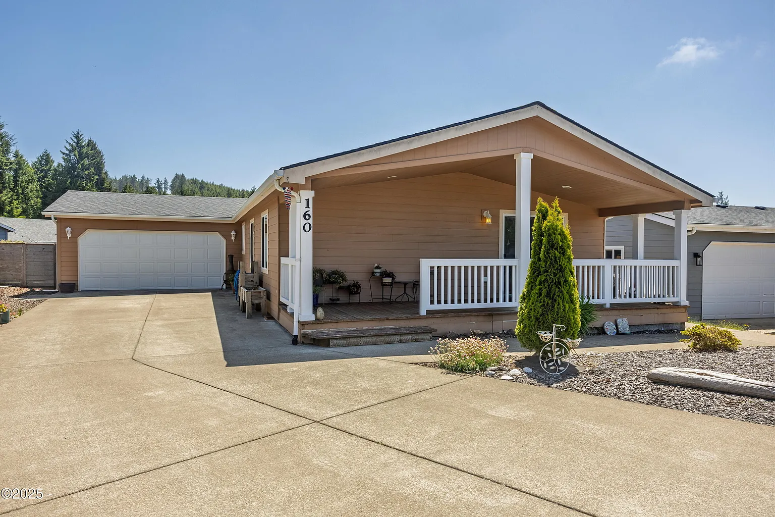 160 SE Whalesong Dr photo 1
