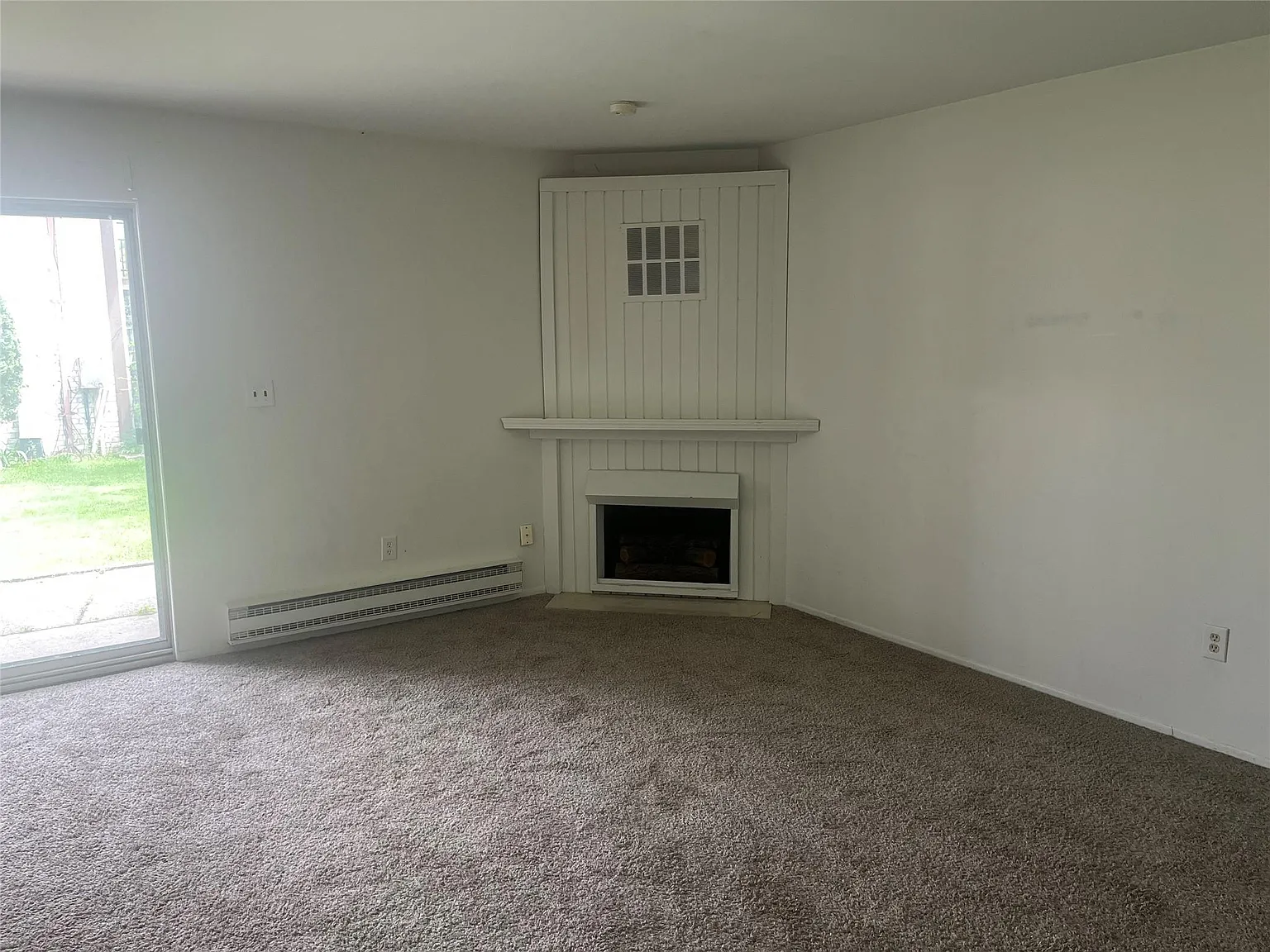 2 bed, 2.0 bath, 1032 sqft, $1,325 — Photo 2