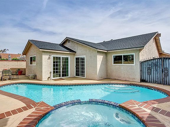 2nd image of 4682 Abbotswood Cir