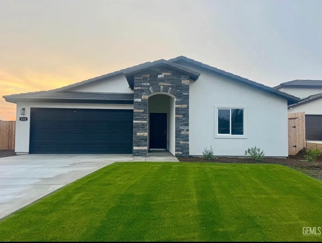 4 bed, 1751 sqft, $2,900 — Photo 1