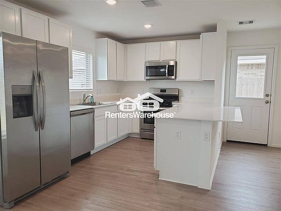 5th image of 7210 Clover Chase Dr