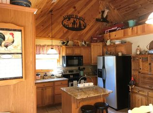 975 Red River Rd, Irvine, KY 40336