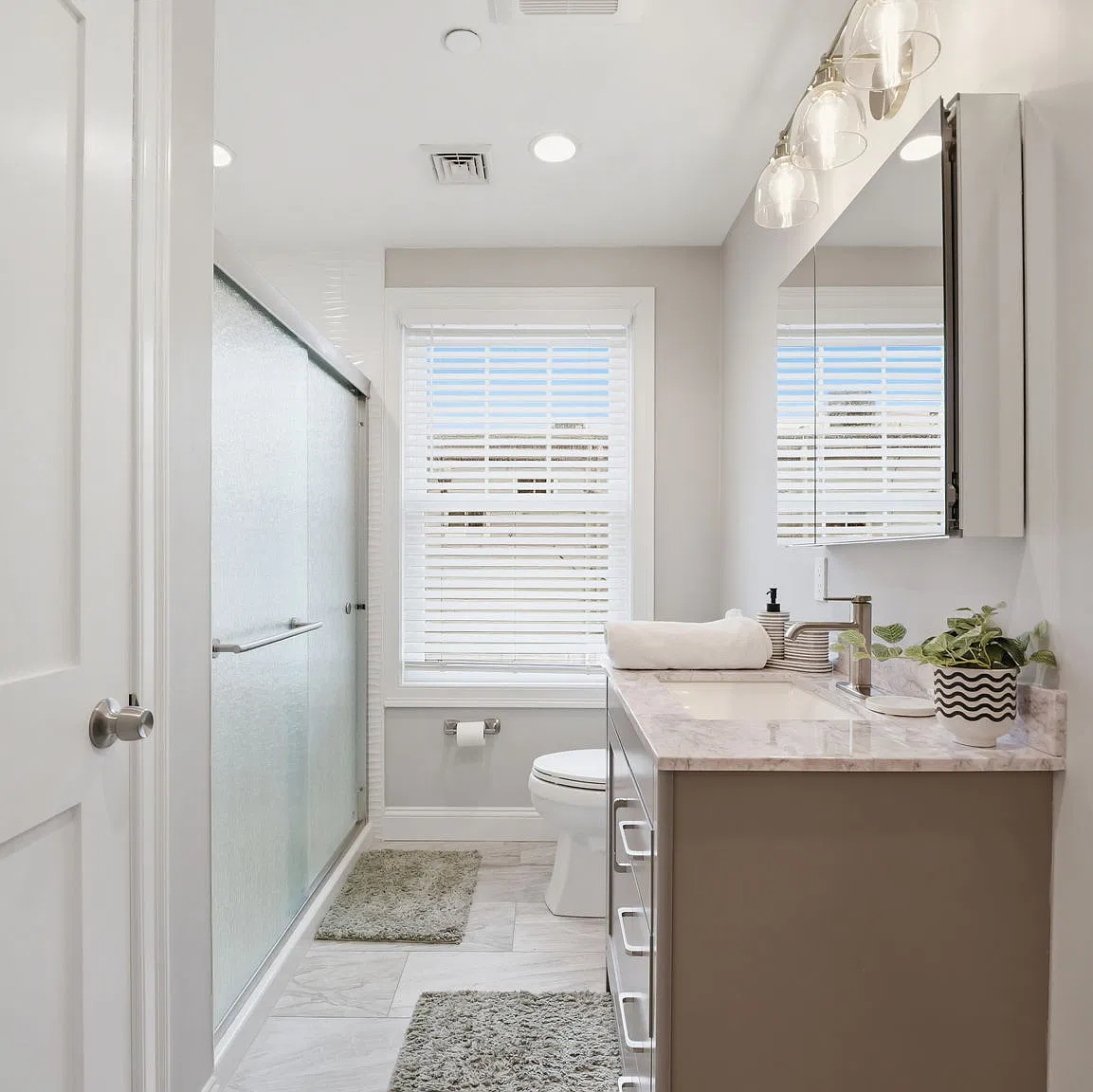 2 bed, 1200 sqft, $4,500 — Photo 1