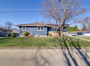 320 10th St, Fulton, IL 61252