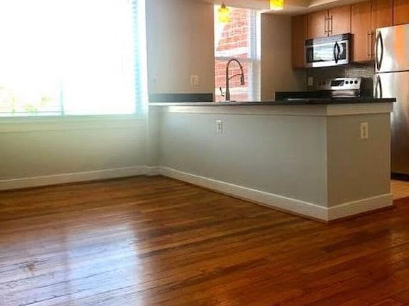 3rd image of 420 16th St SE APT 309