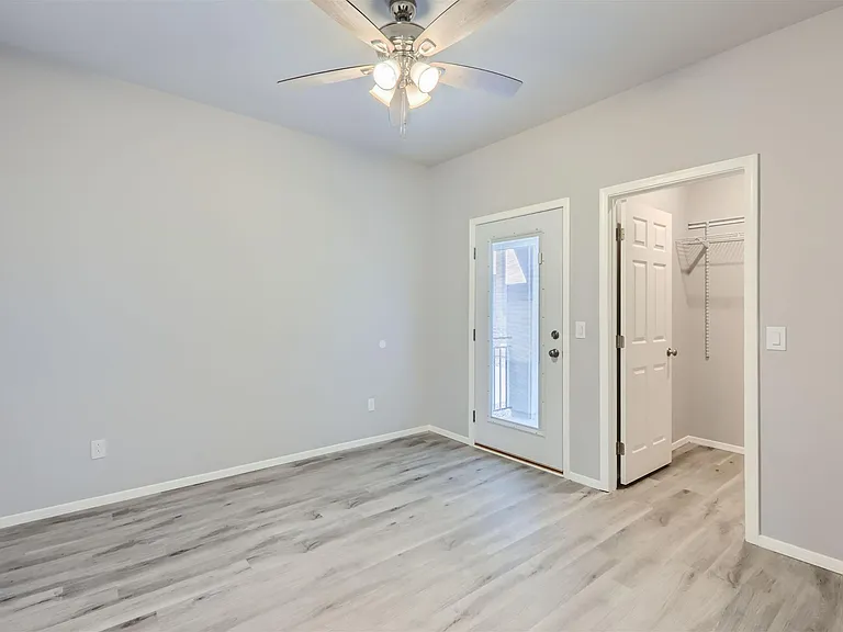 7010 N 80th Ave — Photo 11