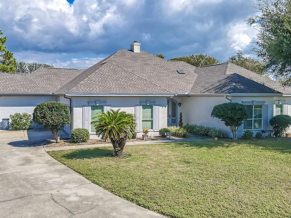 1st image of 820 Dolphin Dr