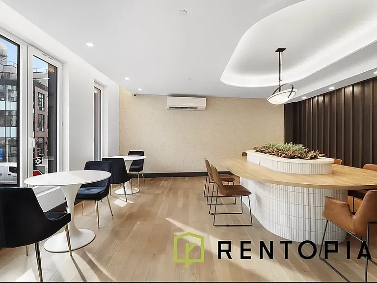 228 Berry St #7T — Photo 8