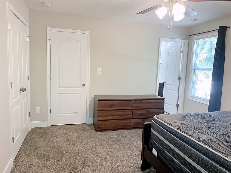Fleetwood Dr — Photo 21