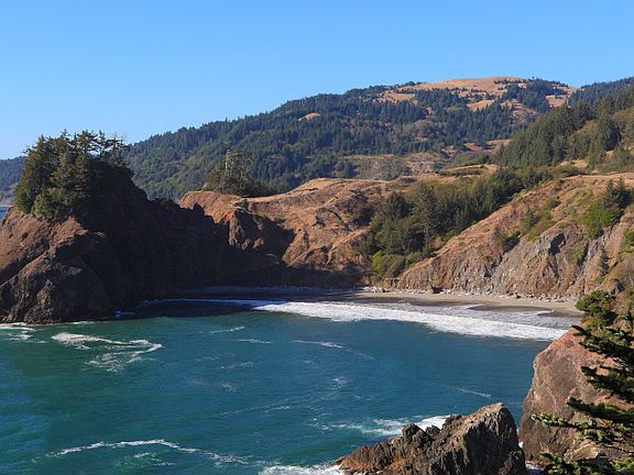 4th image of 7666 N Highway 101