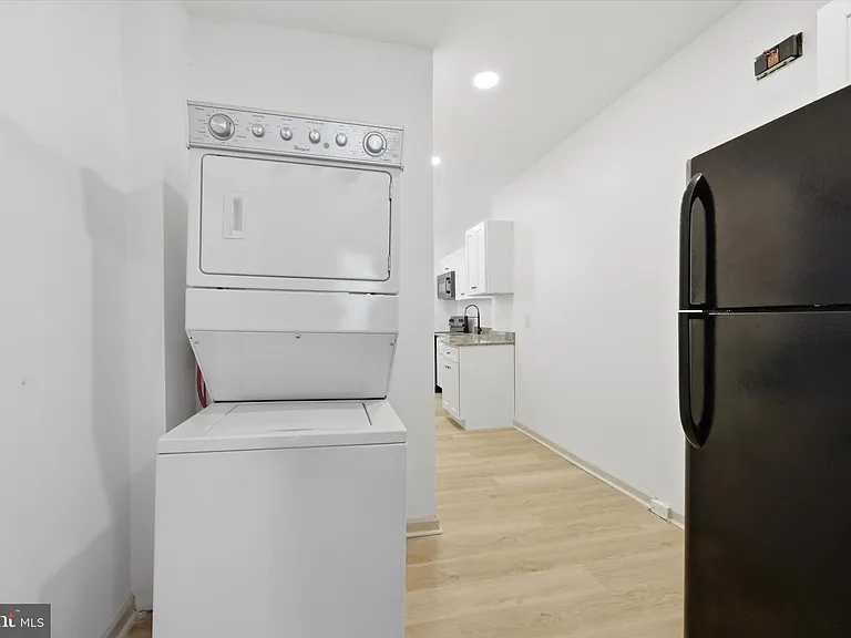 907 Belmont Ave — Photo 3