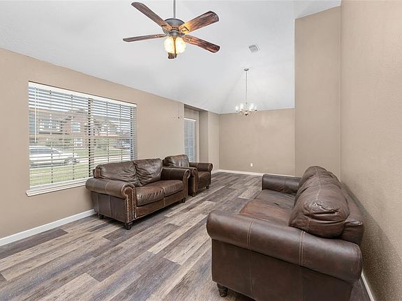 5th image of 1010 Bayou Bend Dr