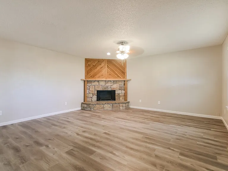 933 Lemontree Dr — Photo 6