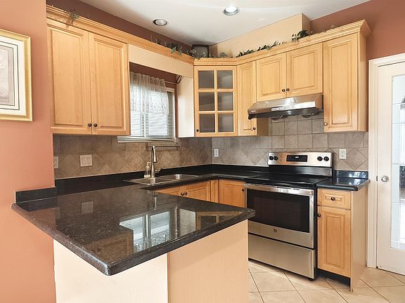 5th image of 6060 Clinton St