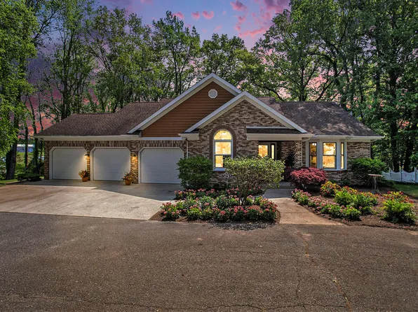 10655 Boniface Point Dr, Plainwell, MI 49080