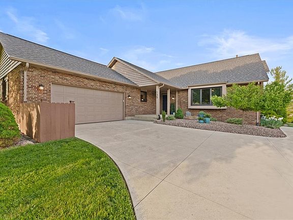 2nd image of 135 Timberwind Ln