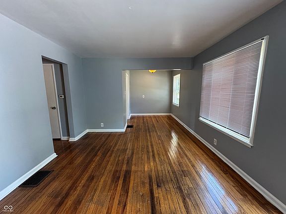 3rd image of 4625 Farrington Ave