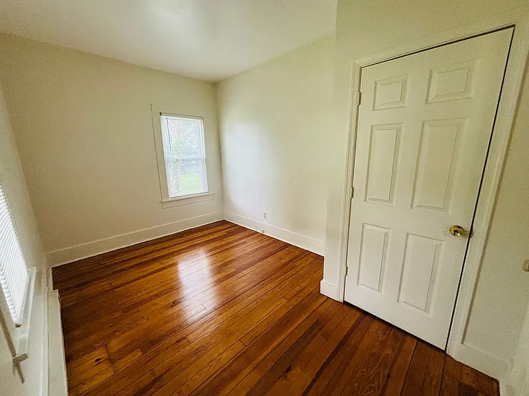 925 Forest St — Photo 4