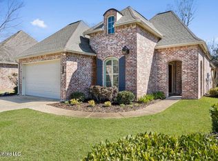 3808 Acadian Village Dr, Ocean Springs, MS 39564