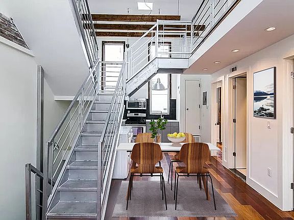 2nd image of 308 Stanhope St APT 1R